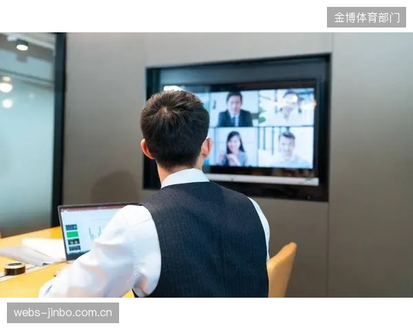一场12机位的4K超高清赛事进行远程制作，要求网络上行带宽稳定在200Mbps以上